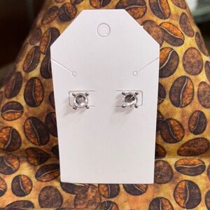 New never worn Elegant rhinestone with 4 silver prongs pierced Stud Earrings